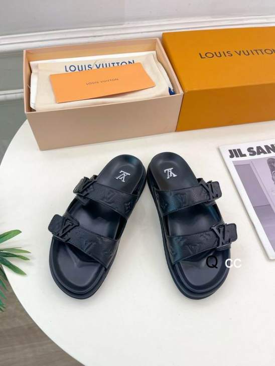 Picture of Louis Vuitton Slippers _SKULVsz36-44XC0133343